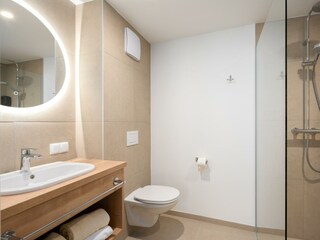 BASE 3.01 | badezimmer 1 mit dusche & wc