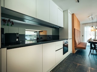 Top ausgestattete Küche mit hochwertigen Geräten