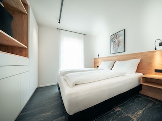 Schlafzimmer mit Boxspringbett