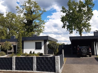 Bungalow mit Carport