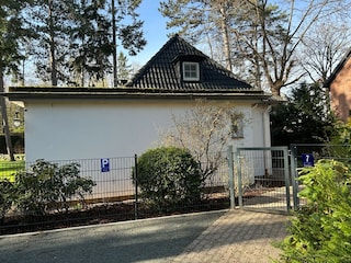2 PKW Stellplätze direkt vor dem Ferienhaus