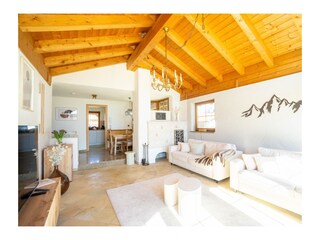 Wohnraum mit Blick zur Küche