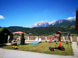 Wunderschöner Grill- & Spielplatz