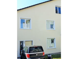 KFZ-Stellplatz+Eingang/