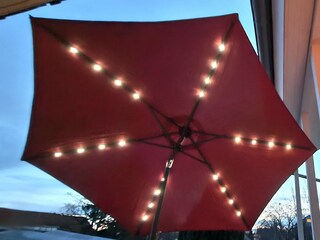 abends mit Solarbeleuchtung