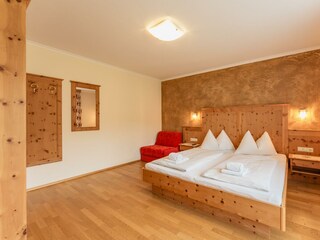 Schlafzimmer 1 mit Doppelbett & Sofa App. Viehweid