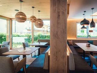 das-martell-©sobietzki-04-wintergarten-lounge-gast