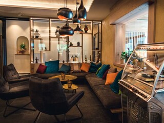 das-martell-©sobietzki-04-wintergarten-lounge-gast