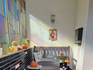 Hauseingang mit Garten