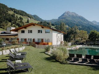 Naturschwimmteich des Hotels