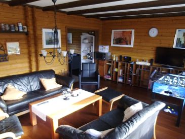 Ferienhaus am See mit Bergblick