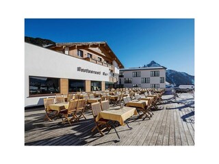 Terrasse und Restaurant