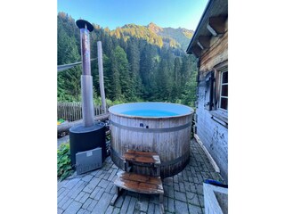 HotTube auf der Terrasse vom Chalet Unterboden 5