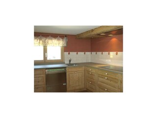 sehr gut ausgestattete Küche