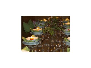 Gepflegte Geschirrausstattung für private Feste