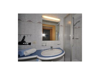 App. 4 Badezimmer mit Dusche