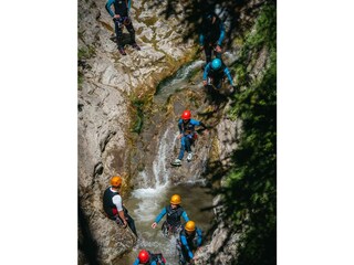 Berghaus-Jugend beim Canyoning in Schröcken