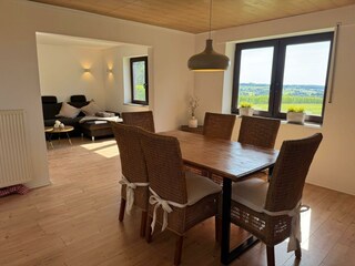 Esszimmer und Wohnbereich