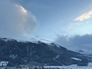 Balkonaussicht auf die Winterlandschaft