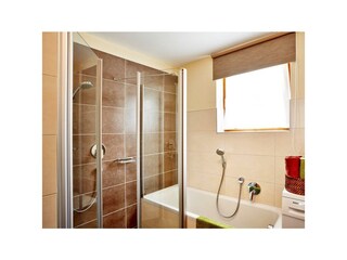 Badezimmer mit Waschmaschine