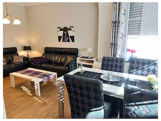 Wohnzimmer und Esszimmer