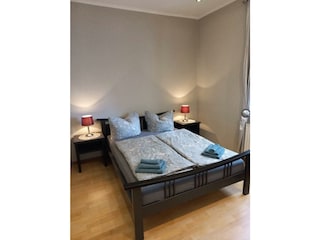 Schlafzimmer 1
