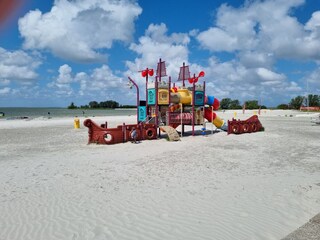Kinderspielplatz am Strand