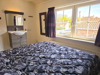 Schlafzimmer 2