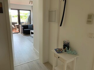 Die Flurbereiche verfügen über große Einbauschränke.