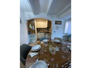 Wohnküche mit großem Esstisch