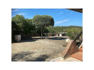 Außenbereich mit Sitzgelegenheit