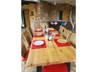 Essplatz mit Chill-Lounge