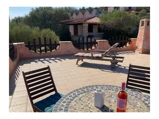 Dachterrasse mit Sitzecke und Liege