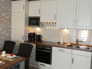 Küchenzeile mit KS, GS, Mikro, Ceran, Herd uvm.