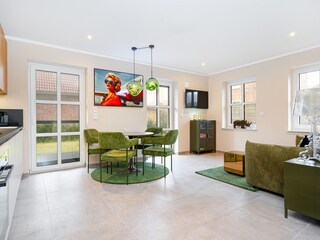 einladender und heller Wohn-Ess-Bereich