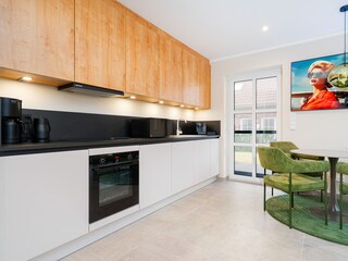 voll ausgestattete und hochwertige Küche