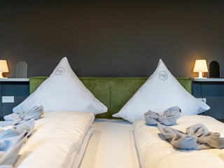 zweites Schlafzimmer mit Boxspringbett