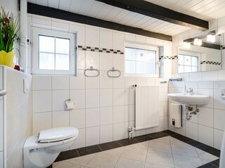 großzügiges Tageslichtbad