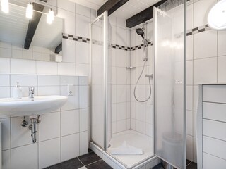 Tageslichtbad mit Dusche