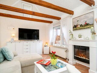 Wohnbereich mit Deko-Kamin