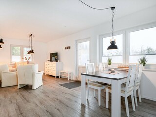 Heller Wohn-Ess-Bereich