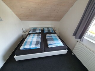 Obergeschoss Schlafzimmer 1 (Bettwäsche buchbar)