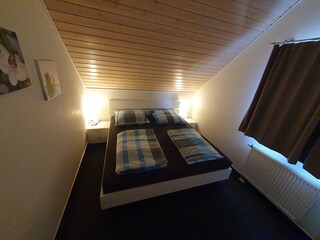 Obergeschoss Schlafzimmer 1 (Bettwäsche buchbar)