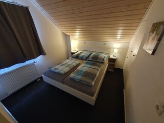 Obergeschoss Schlafzimmer 2 (Bettwäsche buchbar)