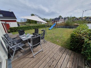 Terrasse hinterm Haus
