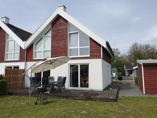 Terrasse hinterm Haus
