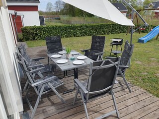 Terrasse hinterm Haus