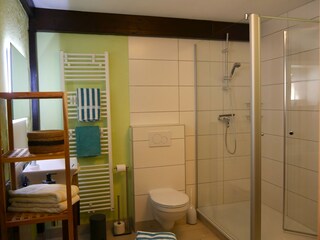 ebenerdige Dusche, Handtücher vorhanden