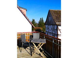 großzügiger, sonniger Balkon