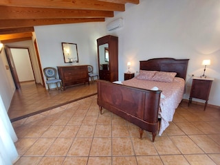 Schlafzimmer 2 im OG mit Bad en suite